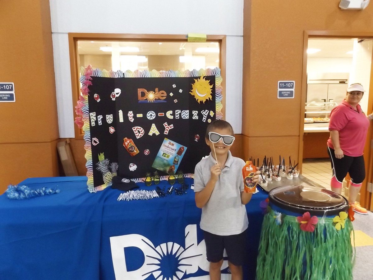 AGParamount's tweet photo. So much fun at our #DoleDay today! #brokerdash Vicki Marchesi, Key Largo Elementary School, Affinity Group Paramount @DoleSunshine https://t.co/OI34yN3BF8
