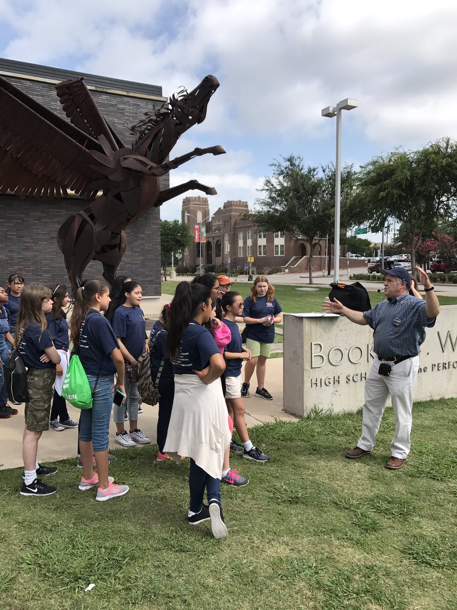 Mount_Auburn's tweet photo. Examining connections in #art and #math #IwalkSTEM #STEAM #walkSTEM @talkingSTEM @Irma_Rangel @citylabhsdallas @DallasisdSTEM https://t.co/mo87gYrdWw