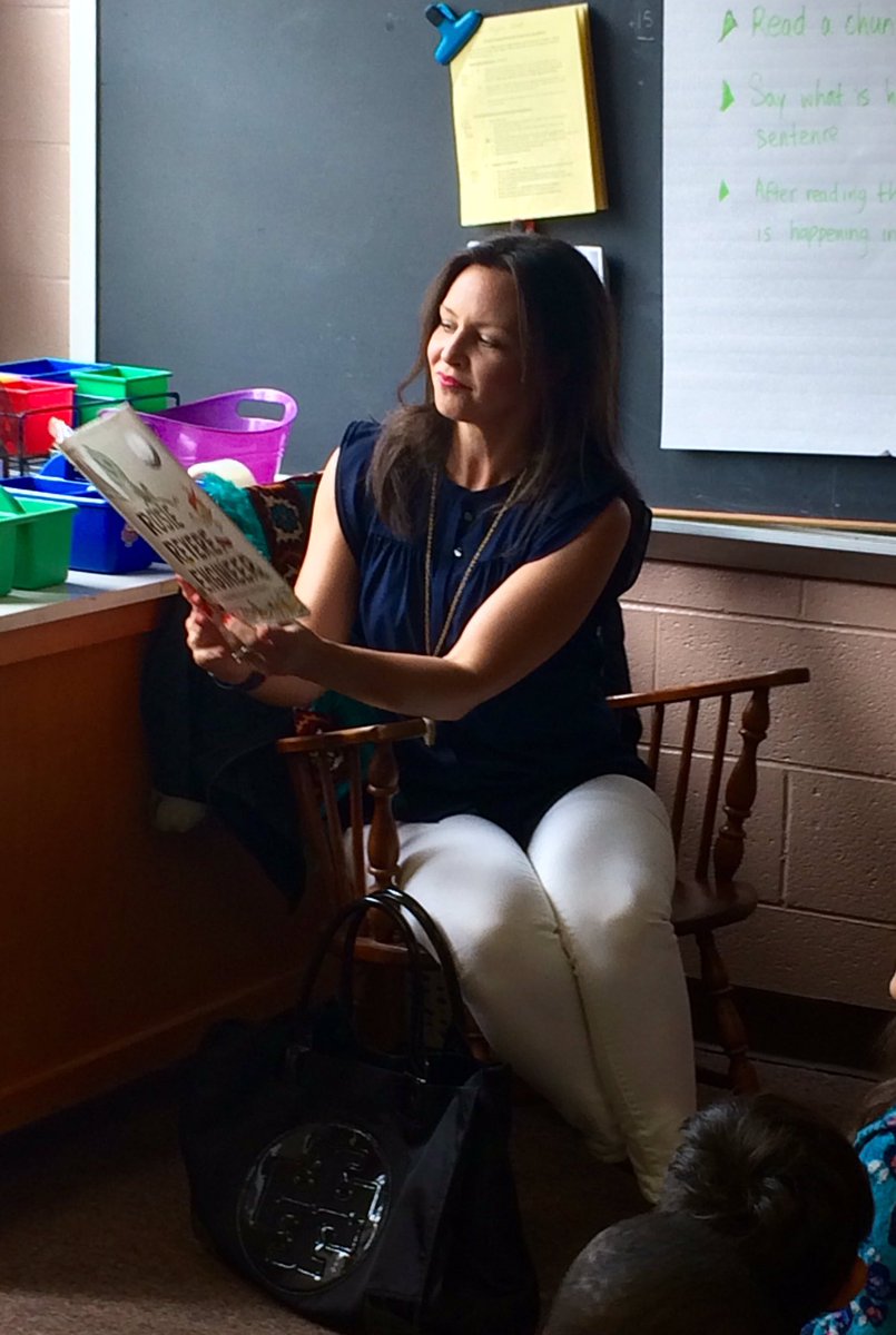 lademp's tweet photo. Booz Allen's Innovation group donated 500 #STEM books to @MtVernonWoods school today. The read aloud was a bonus! @LifeAtBooz https://t.co/7LzhDO6PAi