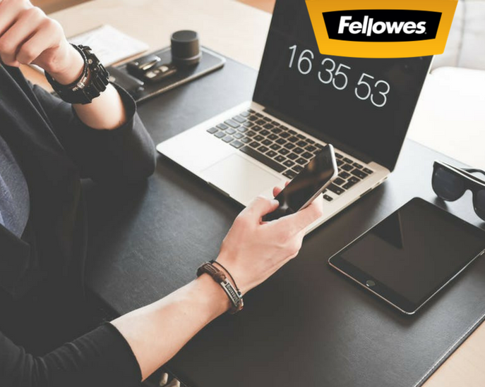 FellowesCanada's tweet photo. Working remotely shouldn't mean risking your privacy. #PrivaScreen can help you protect info on all of your devices https://t.co/NDwDSUrSMk https://t.co/pDIaEmepKf