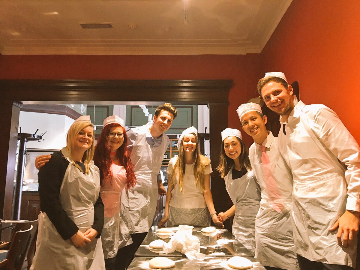 HarrySponge's tweet image. Pizza making class 😍 @DWF_Graduate  #vacscheme2017 #dwf #bettertogether