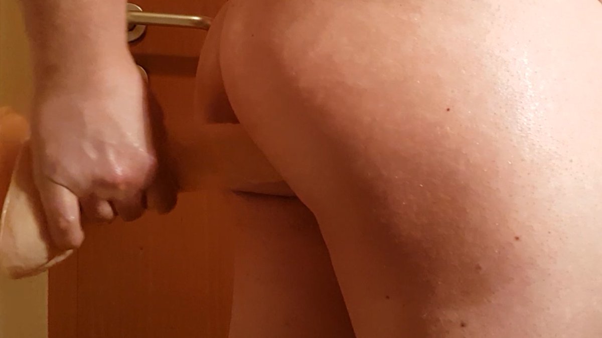 Schaut euch meinen dicken #Arsch mit dem Riesen Dildo an... Mini-Schwänzchen vs. Fettarsch Teil 2 – ab morgen auf #mydirtyhobby