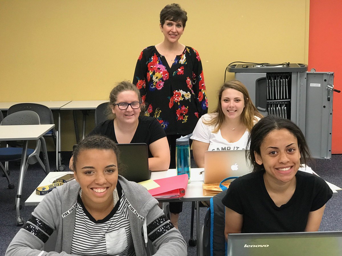KentStateEHHS's tweet photo. @KentState freshmen create multimodal autobiographies w/ @ElizabethTesta1 for @KSUEHHS_DOD Bridges. @nhayley_h @tiana_derry @SARAHGRAF17 https://t.co/ULnPbOxHrI