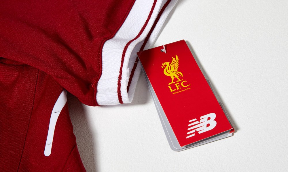 KitbagUK's tweet photo. Liverpool fans. 🔴 We're giving away an elite @nbfootball home shirt with Coutinho on the back. 👊

Simply RT and LIKE for a chance to win..GO https://t.co/Mzymmgc77u