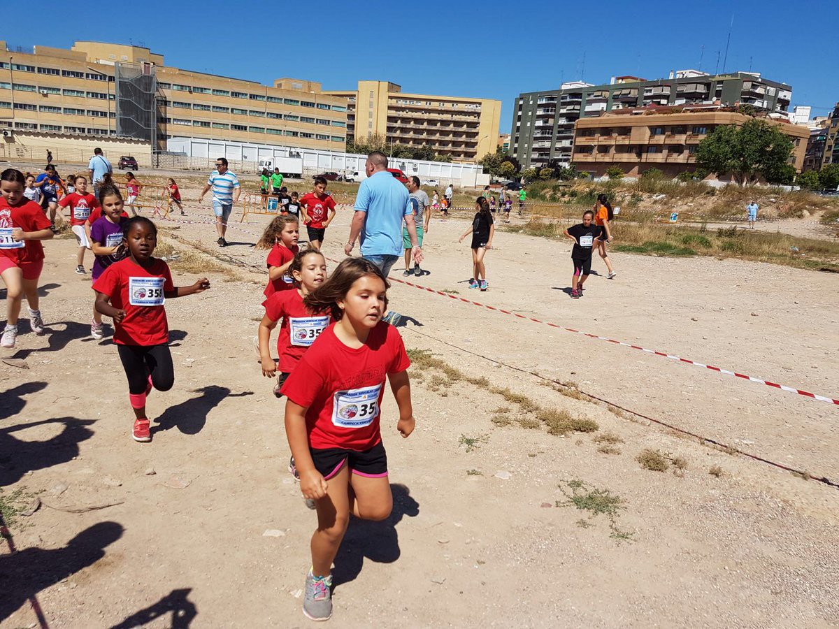 FallaAPiles's tweet photo. Grandisimo campeonato de nuestros infantiles y juveniles en campo a través consiguiendo estas medallas 🥇🥇🥈🥉🥉#fAnPi #fallas #benicampa https://t.co/OZWmXFjVj8