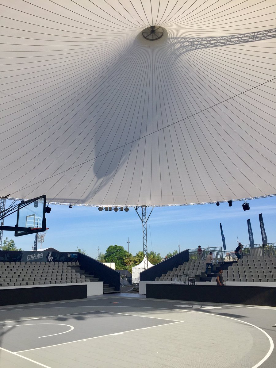 NicoSeignez's tweet photo. L'aréna éphémère bâtie pour la Coupe du Monde 3X3 est prête. J-2 avant le lancement de la compétition! #FIBA3x3 #FromTheStreetsToTheOlympics https://t.co/08NuszgcfV