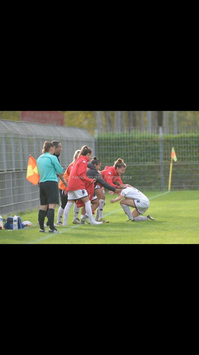 belkhiter_m3's tweet photo. L'un des meilleur moment de la saison .. #FFNMG #d2 #Nimes #Nimoise #ButALa90ième ⚽️❤️🐊 https://t.co/ZxU6WyX7U7