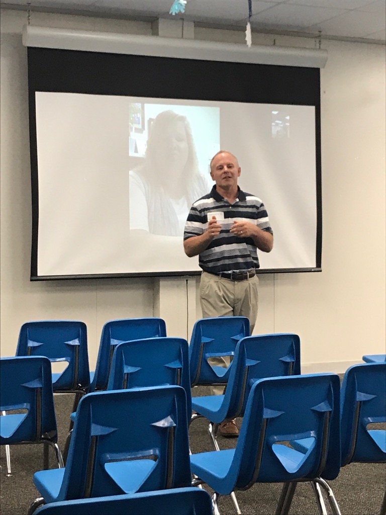 JulieGawerecki's tweet photo. @DebCaywood and @tjkatzer talking about team teaching. #lpsleads #gosharemo17 https://t.co/ahJWsjtRDL