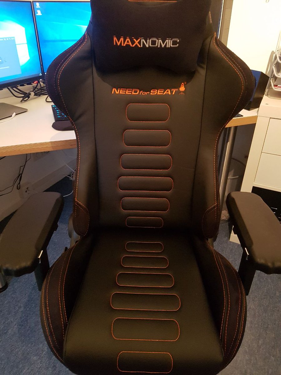 Endlich habe ich auch einen Maxnomic von <a href="/NEEDforSEAT/">NEEDforSEAT® International</a>, aber wo ist mein Autogramm von @nfs_marisa? :P Danke <a href="/twitch_General/">General</a> fürs aufbauen <3