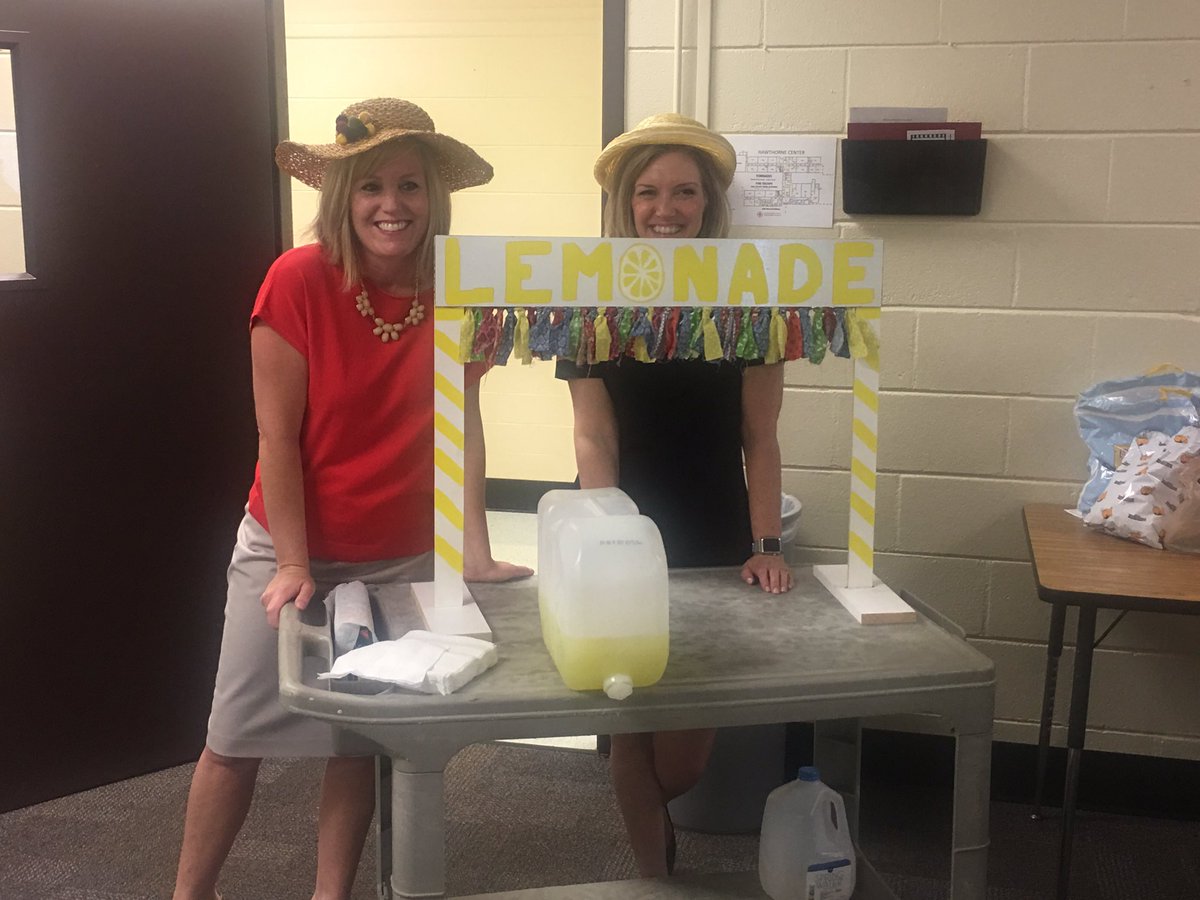 TeamGrizzle2006's tweet image. @Cobb_Learns Thank you for the delicious lemonade while we worked hard on the Science Touchstones! #cobbscience #scienceROCKS