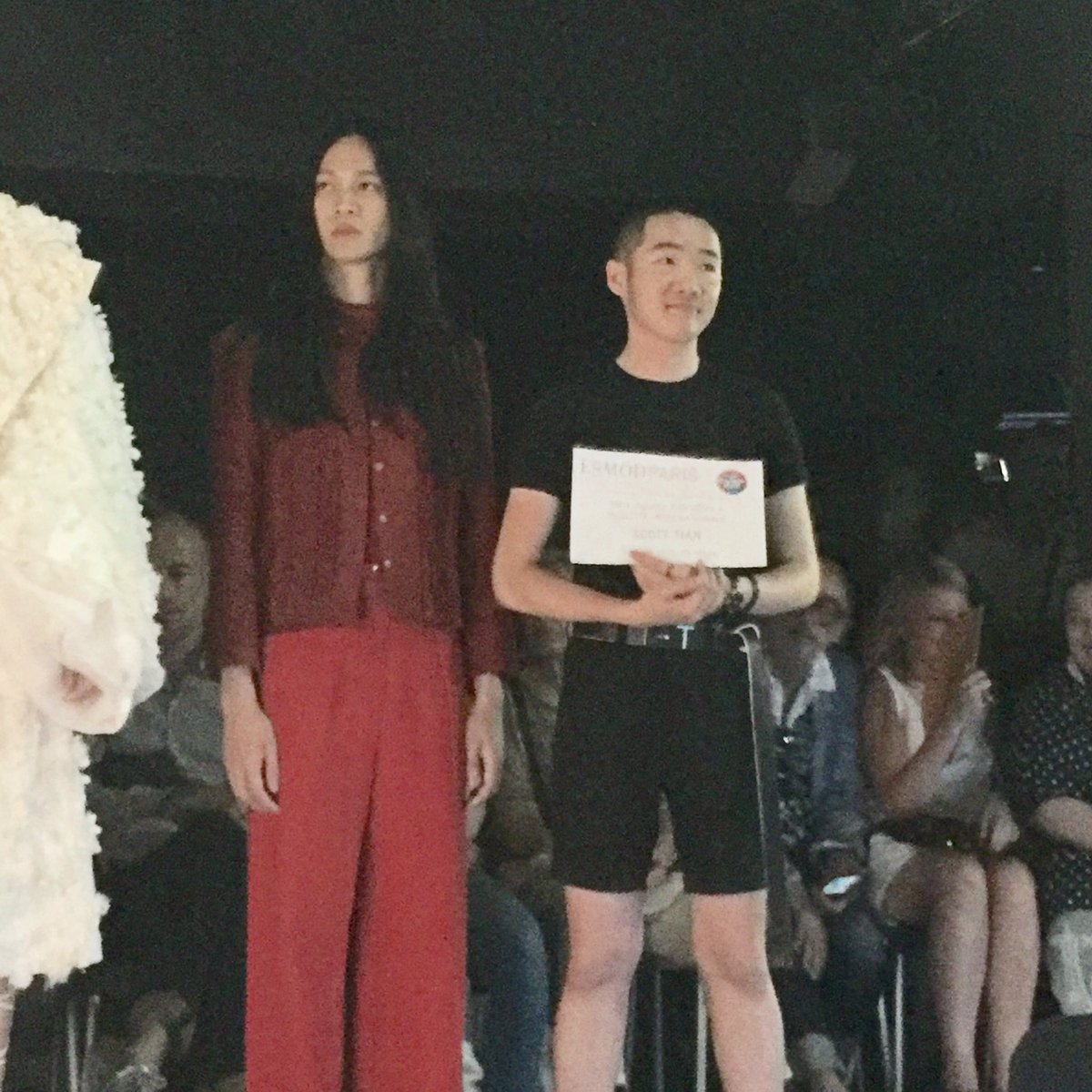 esmodparis's tweet photo. Scott Tian, prix de la mobilité internationale décerné par L'agence ERASMUS + 👏🏻 #Esmod #thisisus #fashionshow #Esmod2017 https://t.co/wVEdVAsqt1