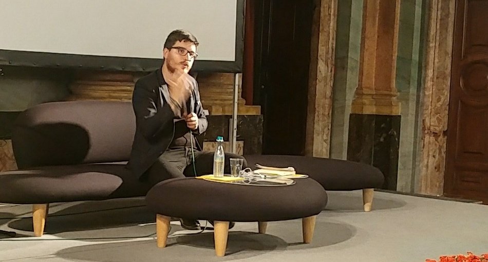 Parolario's tweet photo. @LeonardoCaffo racconta di come #torot descriva la doppia natura umana, di vivere una situazione pensandone ad un'altra. #parolario. https://t.co/FZB9pvDzmL