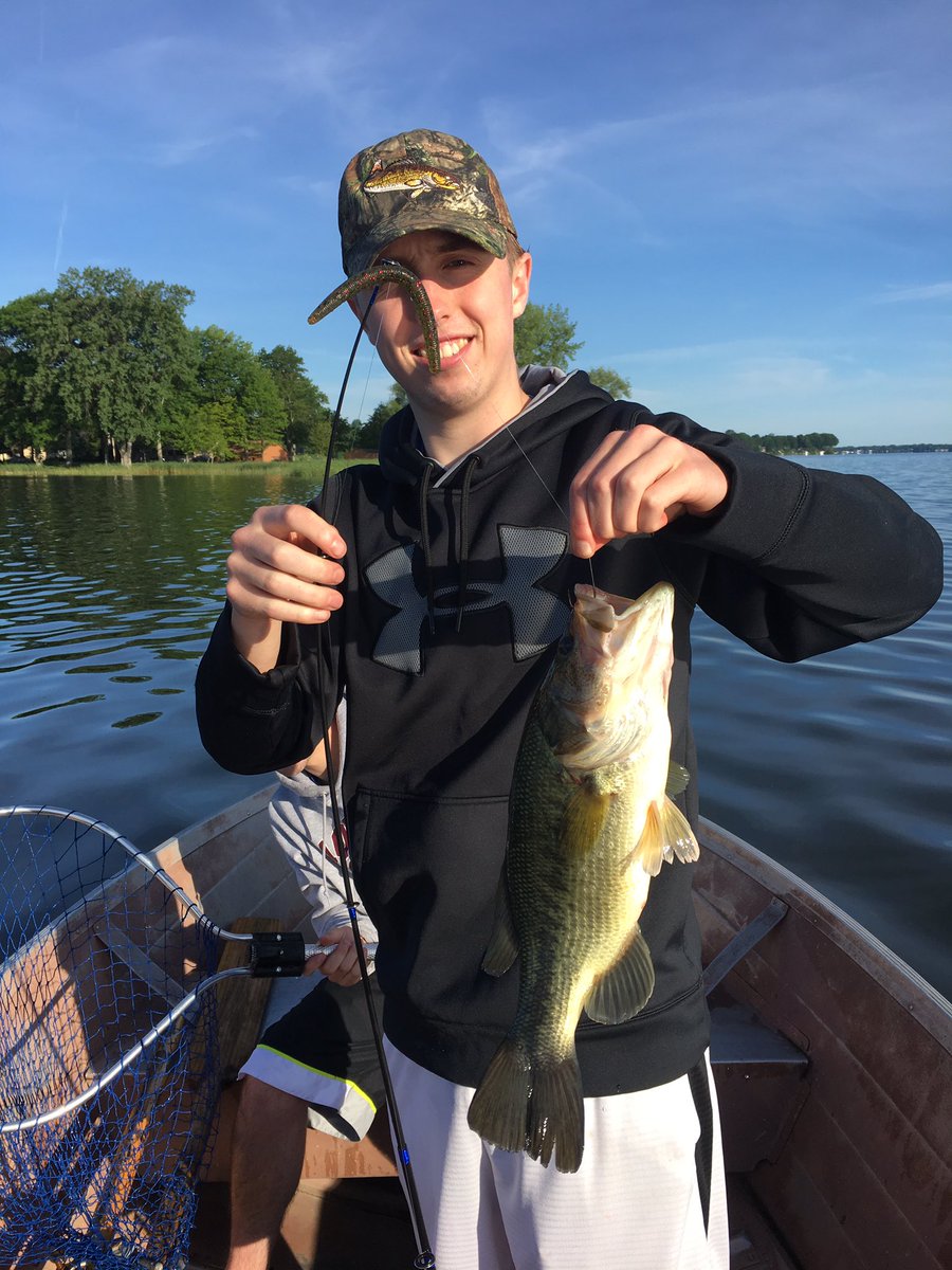 tmacroc17's tweet photo. The boys were killing at Sodus, called off with a HUGE Sheep Head https://t.co/q6ZcGiStx3
