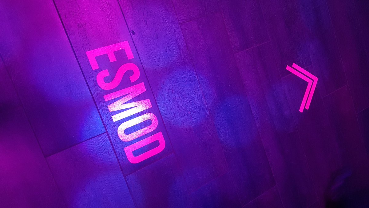ErasmusplusFR's tweet photo. "Innovation, recherche, créativité, diversité autant de valeurs qui rassemblent l'agence et @esmodparis" #Erasmusplus 30 ans #esmod2017 https://t.co/szjKHLe5c1