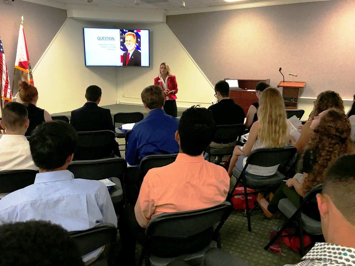 CollierVotes's tweet photo. Thanks to the @NaplesChamber for inviting us to another YLC Govt Day to register future voters! #TBT #ThrowBackToMonday #YLC #LCF https://t.co/HsofvUQ9SR