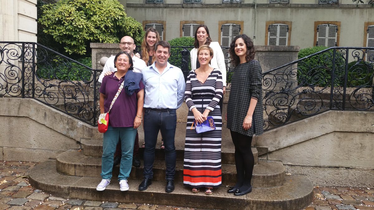 IAEFRANCE's tweet photo. Les équipes de l'@IAEPAUBAYONNE et de l'@IAE_Montpellier viennent d'arriver au Musée des Tissus à #Lyon pr le gala. #AgoraIAE @MTMADLyon https://t.co/5xoSa0qBYi