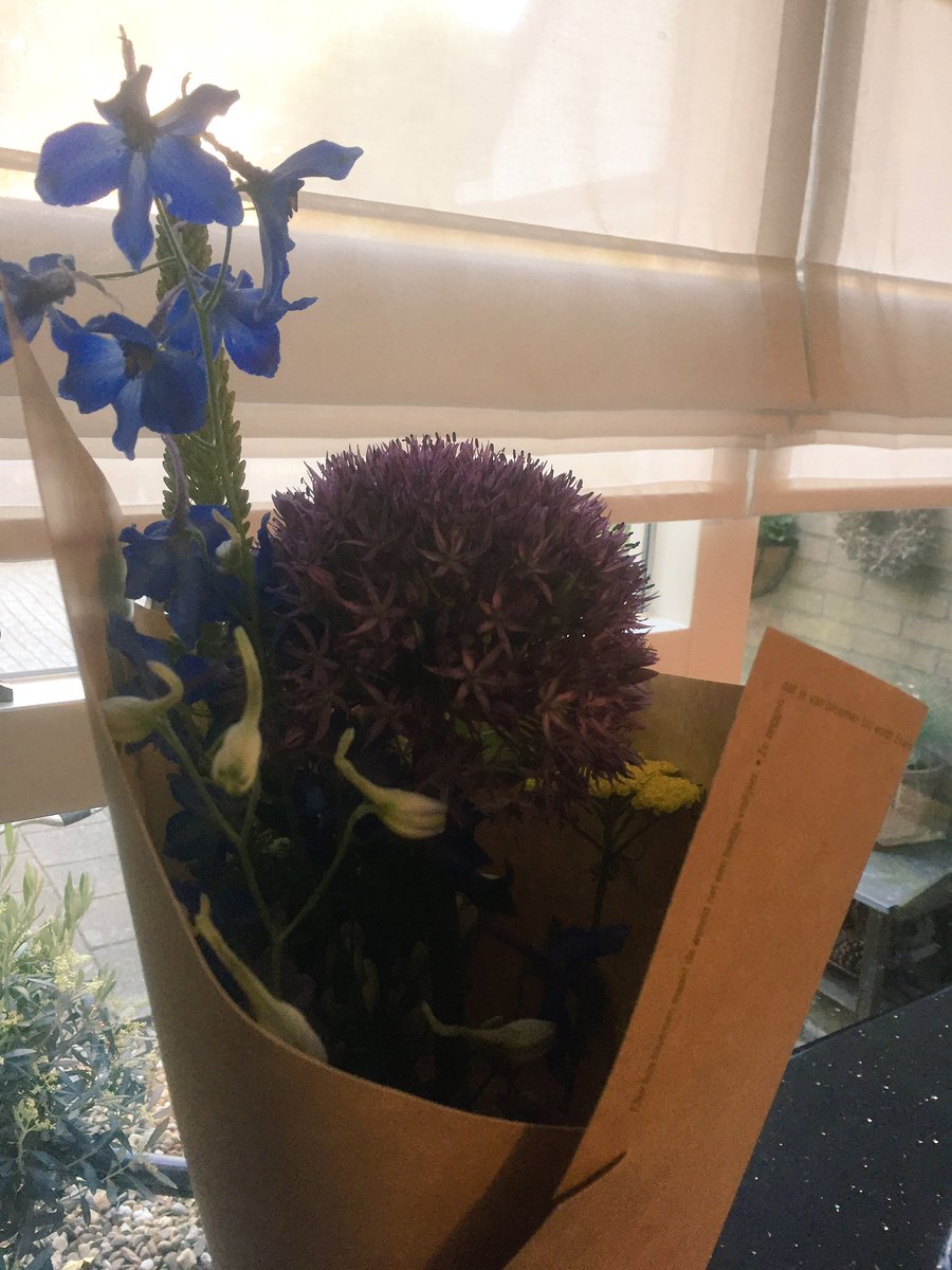 RamonaDekkers's tweet photo. Dank voor het prachtige #Bloomon boeket @WouterTruffino 😘 Gewonnen op de #PROVADAre met roulette & besteld via de @getofficeapp #PropTech https://t.co/TWms1sLWqa
