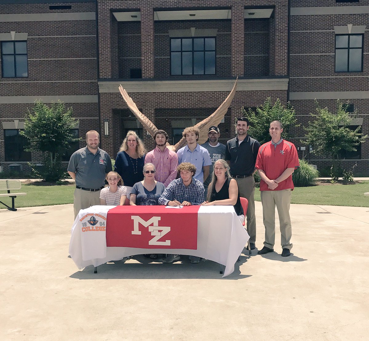 LandonKOdom's tweet photo. Congratulations Crofford Helton! #Brewton-Parker #EagleStrong #EaglesRiseUp https://t.co/s8IhI2jNTV