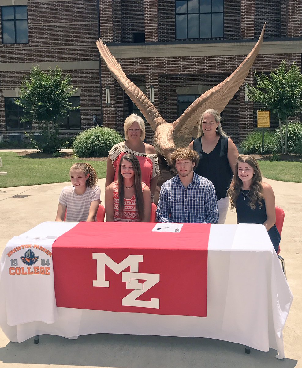 LandonKOdom's tweet photo. Congratulations Crofford Helton! #Brewton-Parker #EagleStrong #EaglesRiseUp https://t.co/s8IhI2jNTV