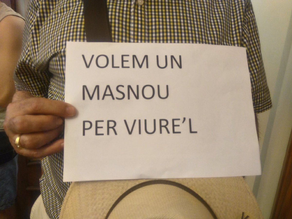 Sueordo's tweet photo. .@elmasnou_cat  la lía passant de @RogerdeFlor33 i les veïnes venim a treure_ li els colors i a denunciar q no baixarem els braços! https://t.co/9PAsFc1dg1