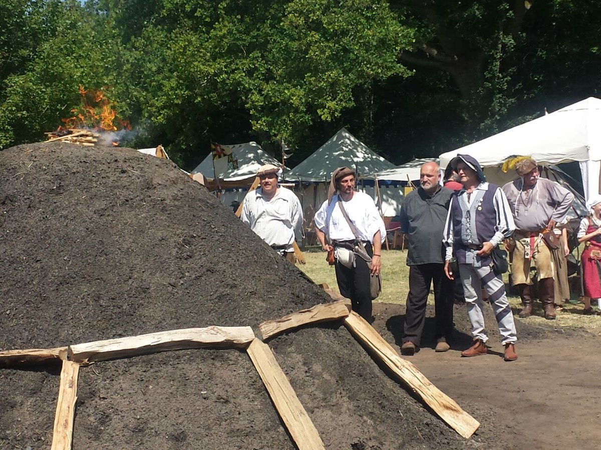 OB_Bretten's tweet photo. #Köhlerfest in Sprantal. Der Meiler ist angezündet. Tolle Köhlergruppe. Tolles Fest! https://t.co/CER5zTNlFS