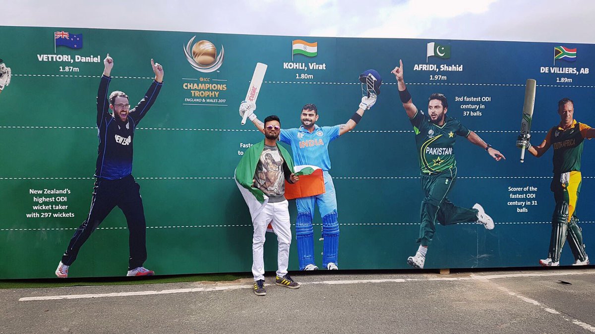 Jayvirpura's tweet photo. Chillin' with some of the greats of the game. 

@imVkohli @ABdeVilliers17 @SAfridiOfficial 

#INDvBAN #CT2017 https://t.co/se5abwii3K