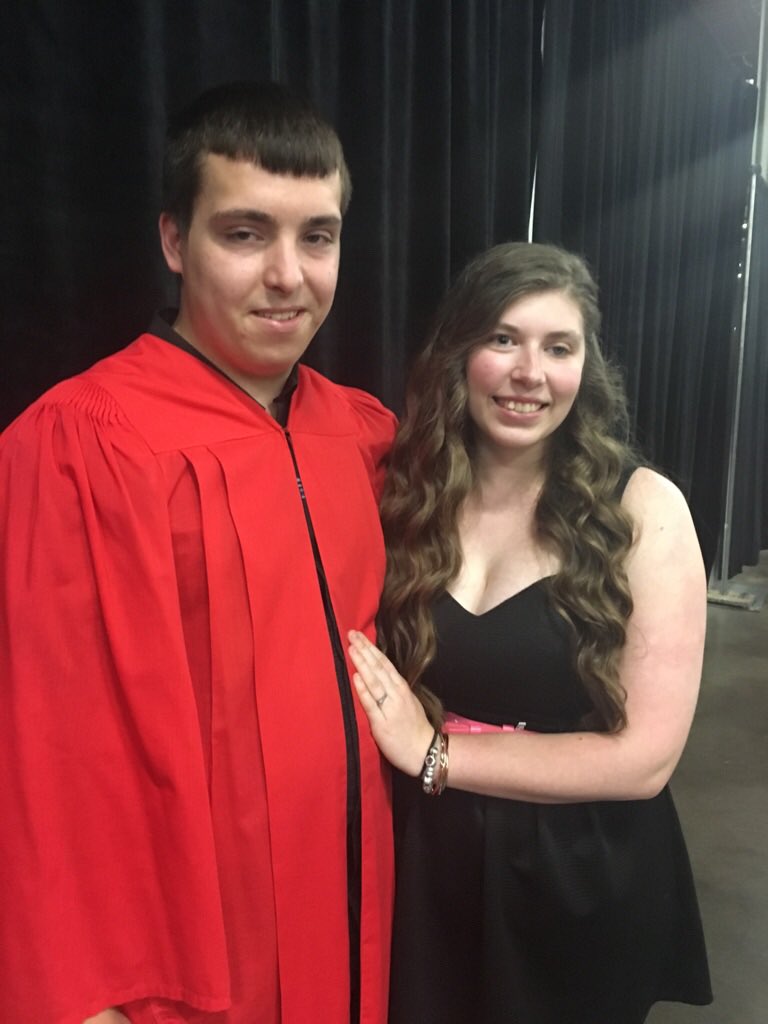 BaileyBlondeel's tweet photo. So proud of my graduate today β€οΈππ #LoveYou #congrats #fanshawegrad #classof2017 https://t.co/3pDSwakyif