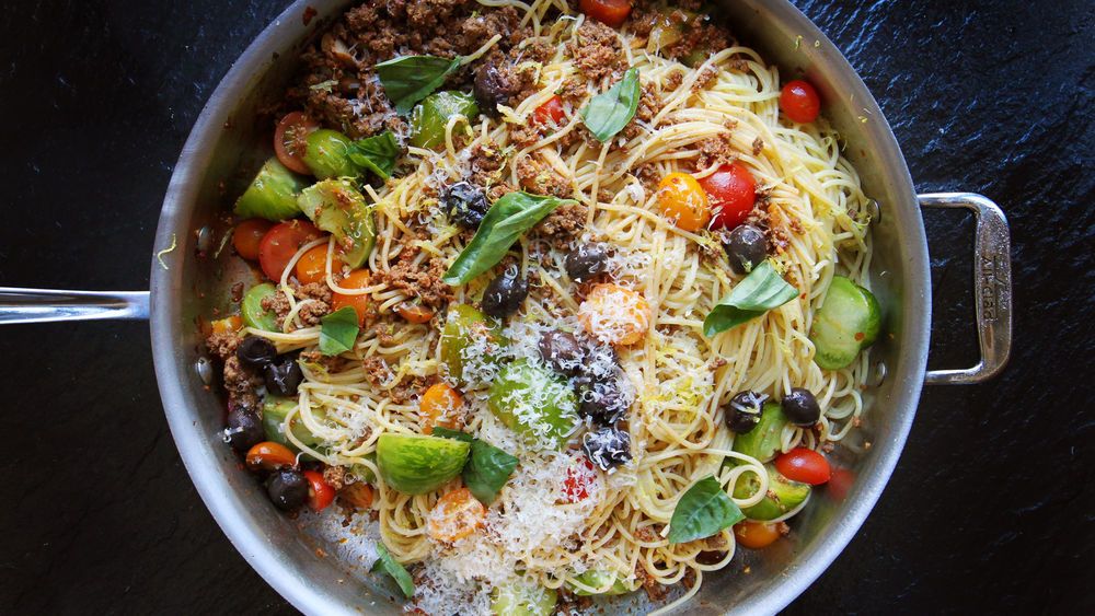 FamilyFun25's tweet photo. 22 Essential Summer Pasta Recipes to Carb-Load Through the Heat - https://t.co/Z6wy6PGuZE https://t.co/8yj6h0znw0