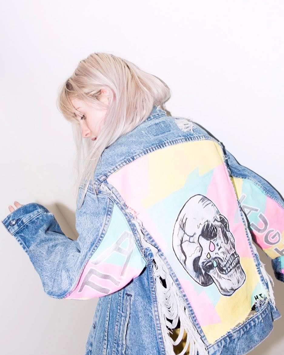TheParamoreCity's tweet photo. hayley serving looks. ❤ custom jacket made by Susannah Brittany!!! https://t.co/C4rIUFImAh