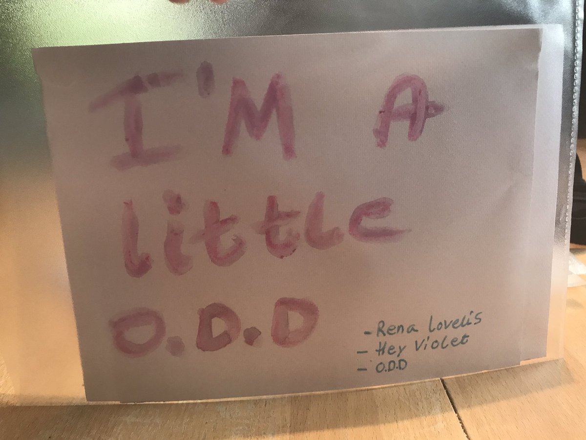 LoveFromLinee's tweet image. Oommmgggg :( #HeyVioletAMA