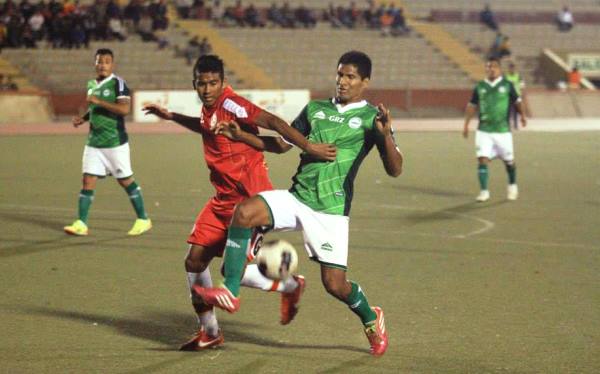 ratonhemeroteca's tweet photo. #FOTOCALETA ¡Tarek Carranza vuelve al gol luego de TRES años! Su último tanto había sido en julio de 2014: ¡con Aurich a Los Caimanes! https://t.co/wZ6VjQ2cmX