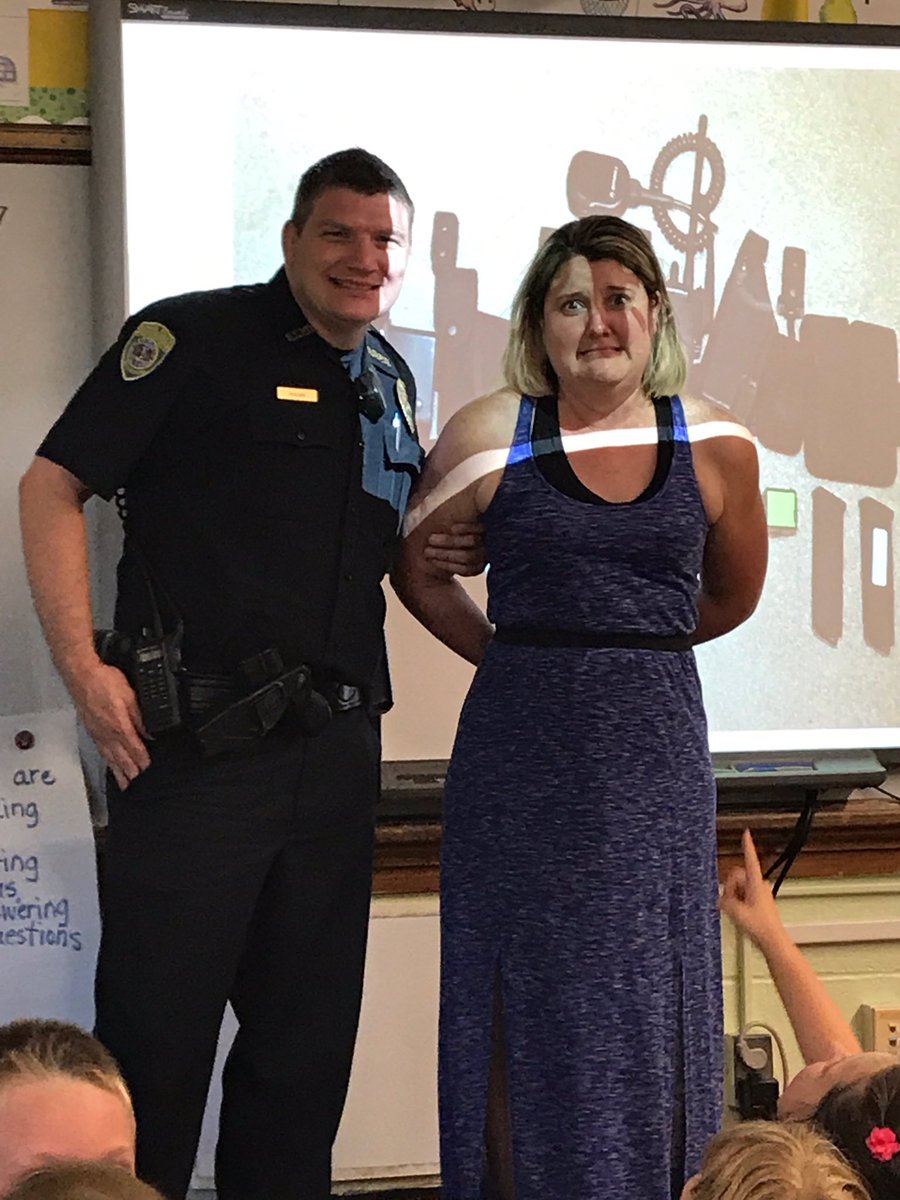jodesgrable's tweet photo. Community helper fun at Explore today! Thank you Officer Hann @watkinswildcats 
#ididntdoit #pblreallifeexperience
#jrofficers https://t.co/KsqIoUXRNo