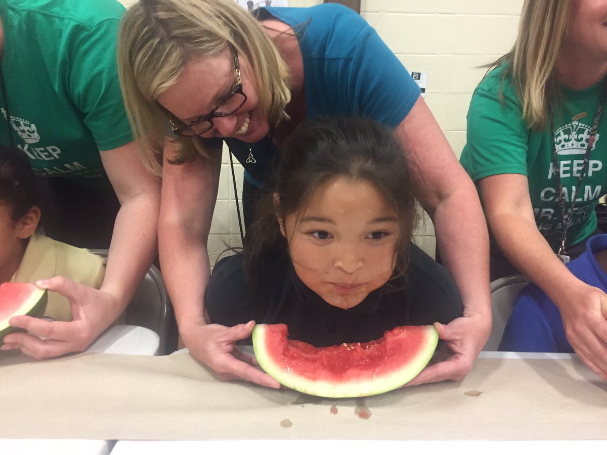 OConnellTigers's tweet photo. You never know what fun celebration activities will happen at OC!

#readyforsummer
#OCFUN
#lovinOC https://t.co/PtNKjK5umx