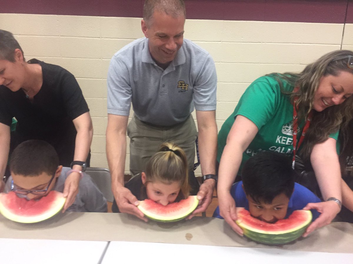OConnellTigers's tweet photo. You never know what fun celebration activities will happen at OC!

#readyforsummer
#OCFUN
#lovinOC https://t.co/PtNKjK5umx