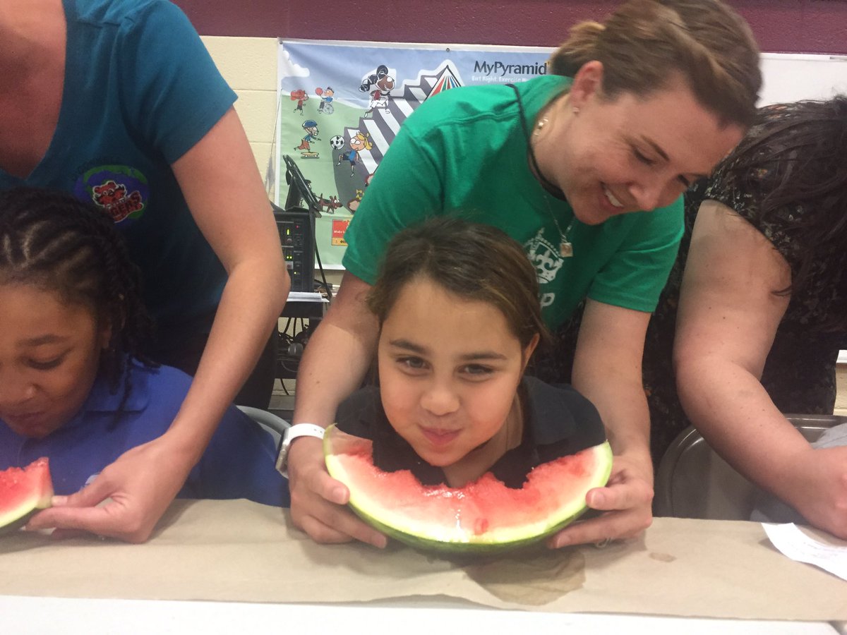 OConnellTigers's tweet photo. You never know what fun celebration activities will happen at OC!

#readyforsummer
#OCFUN
#lovinOC https://t.co/PtNKjK5umx