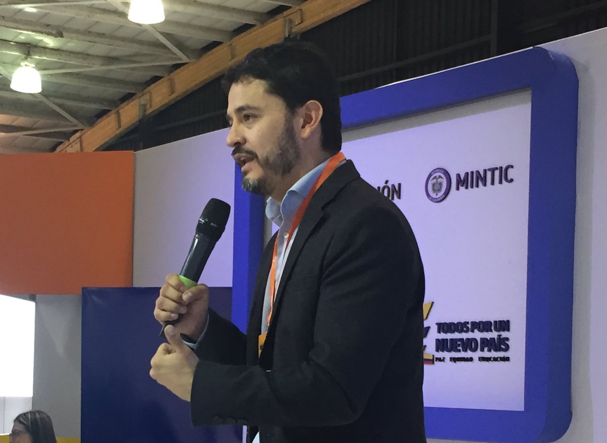 AppsCo's tweet photo. "En Colombia tenemos emprendedores que están transformando la vida de las personas": @crozo en #VirtualEduca #TeamStartupCo https://t.co/QQUjVrQtKh