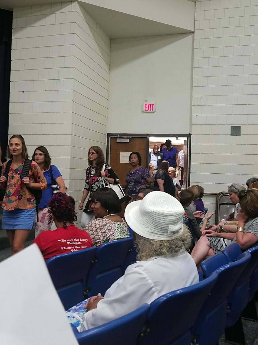 AmandaMongillo's tweet photo. Everyone coming in AMPed up for door prizes! #whatagreat day #amplifyecps https://t.co/g4sNNgJa8l