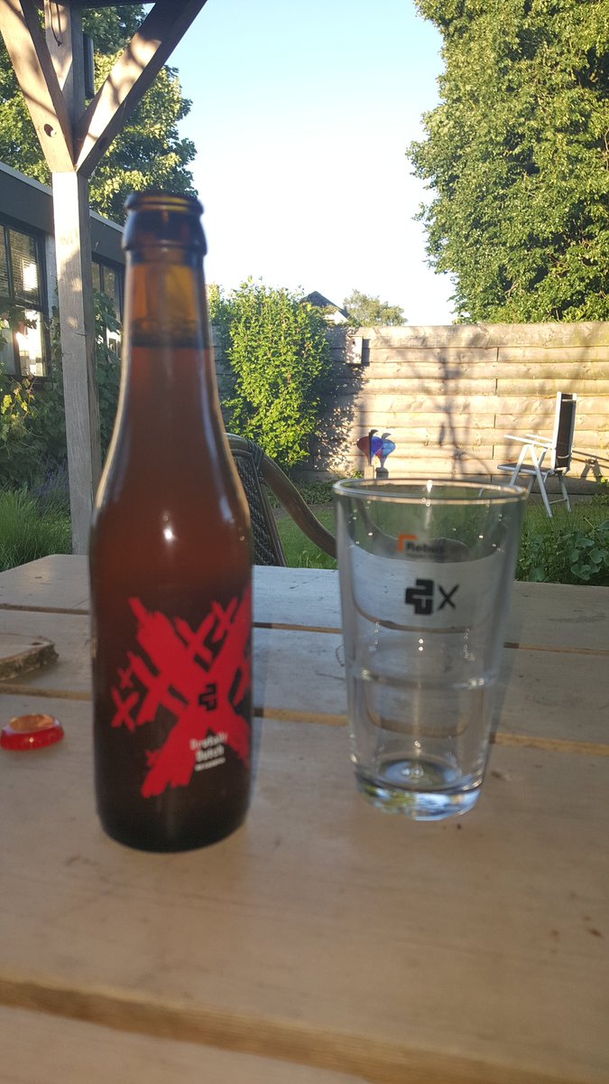 EUEConnect's tweet photo. Cheers, the last official bottle is being finished by yours truly, thank you visitors, sponsors, crew, speakers. We together made it happen! https://t.co/OEPowSkzZ7