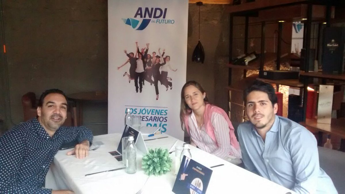 andidelfuturo's tweet photo. ¡Continúan nuestros #AlmuerzosEntreEmpresarios! Laboratorio Médico Echavarría conectándose con nuestro emprendedor @koideas https://t.co/TuxUdIuUIk