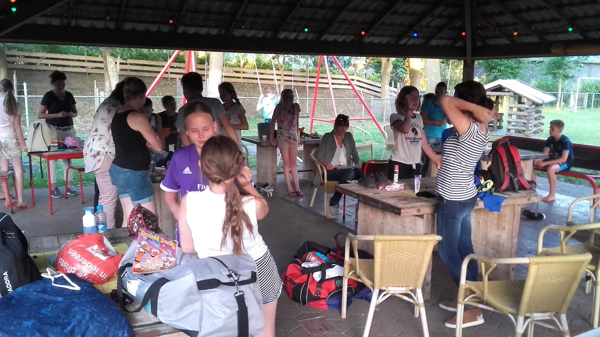 gbshettalent's tweet photo. Met z'n allen levend bingo spelen. #schoolkamp https://t.co/imS96Vp0yN