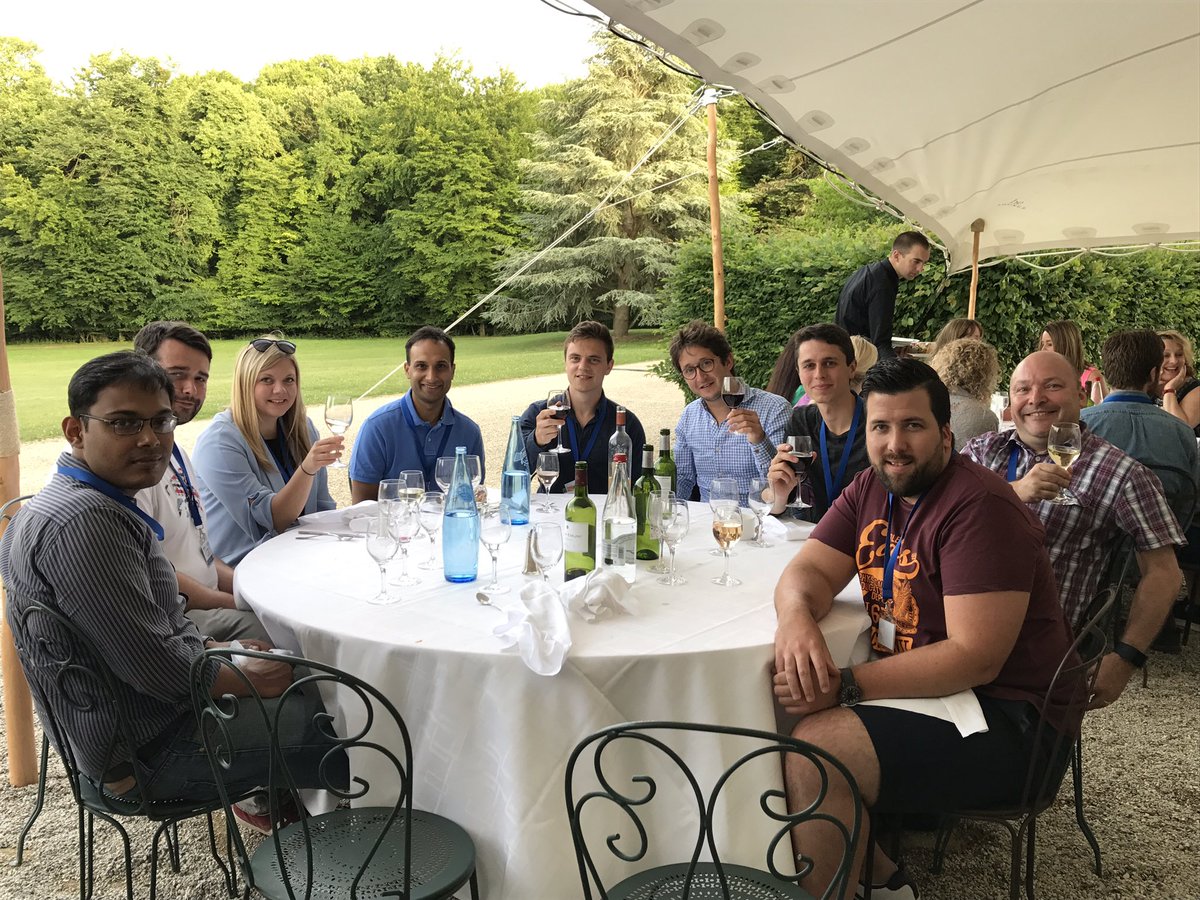 Ruth_S_'s tweet photo. Great evening @LesFontaines_ with our Future Leaders! #CFLP2017 #LifeAtCapgemini https://t.co/ZxvJKNwgn8