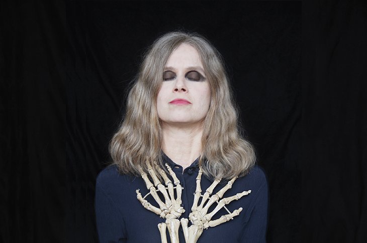 Algunas palabras a propósito de "Halo" lo nuevo de <a href="/soyjuanamolina/">Juana Molina</a>, que nos voló la peluca bit.ly/2s64M4o