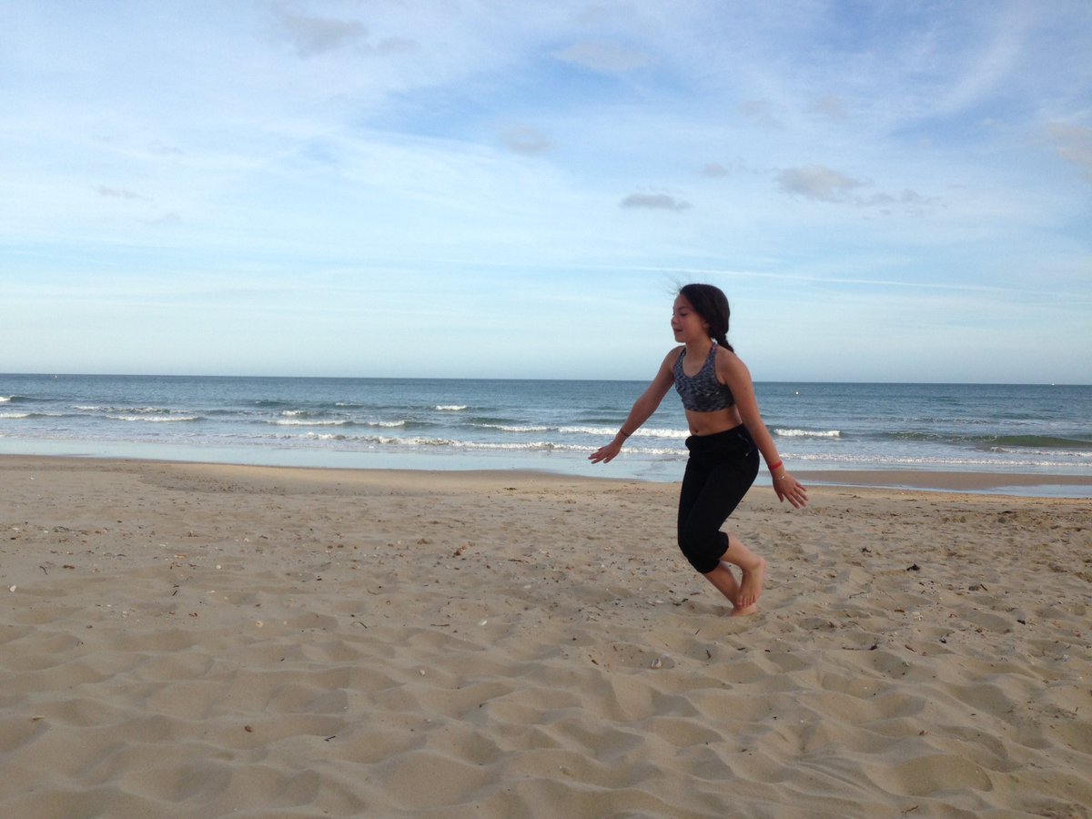 diversityPPS's tweet photo. Lilly-Mai couldn't wait to cartwheel along the beach! https://t.co/ezWwvDw1II