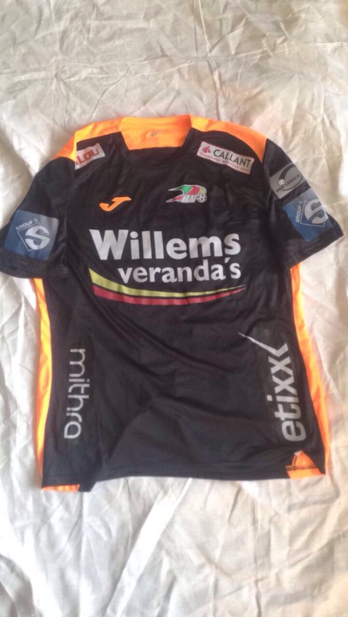 zoeve10_'s tweet photo. New shirt! William Dutoit @kvoostende ๐ช๐ผ
More on my site โก๏ธ https://t.co/563vwwV553 #collection #shirts #kvo #WD28 https://t.co/29FgVVWGUH