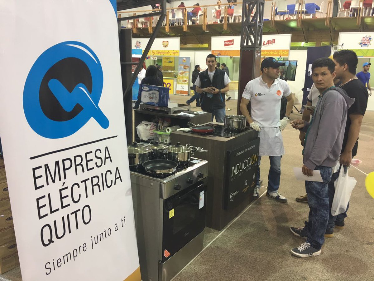 ElectricaQuito's tweet photo. La #EEQ en @Mesabeecuador con #CocinasDeInducción https://t.co/7KjZFX8TaU