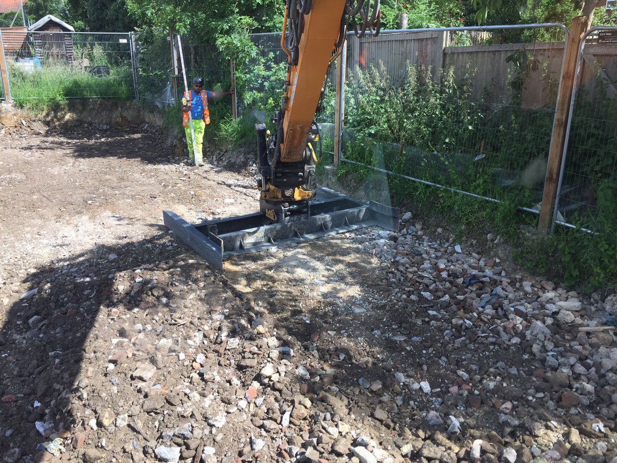 MBplantandcivil's tweet photo. #GradingBeam #PilingMat #Engcon @BMCBucket https://t.co/YUw7Po28rx