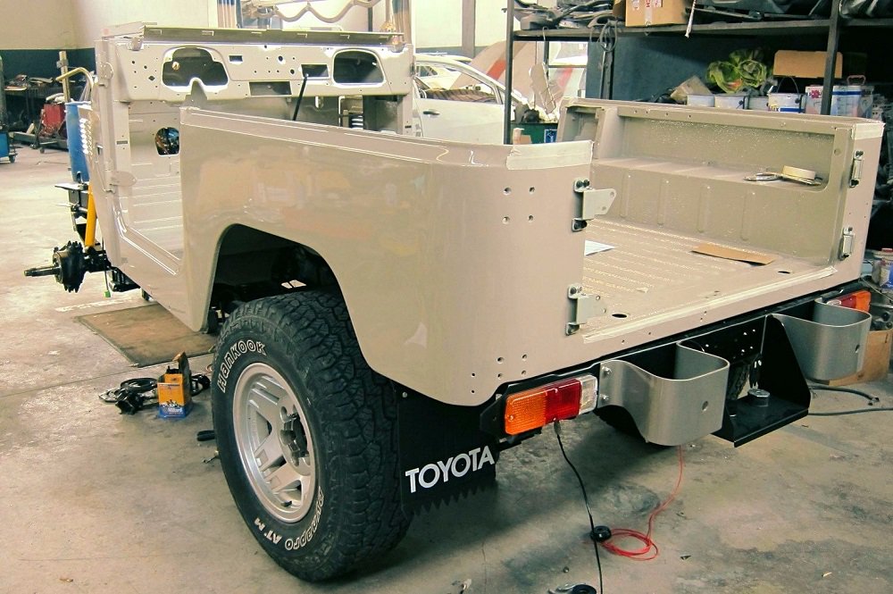 legacyoverland1's tweet image. Sleek and glossy, like a true vintage Land Cruiser should be.

#legacyinprogress #4wd #frameoff #toyota #landcruiser #bj40 #classiccar #4x4