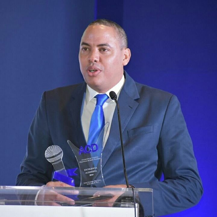 valdeyaquelavoz's tweet photo. Celebramos con orgullo y humildad el reconocimiento que hace ACD a nuestro gran amigo y hermano @hgomez27 . #ArribaBánica https://t.co/PkxxHOutwY