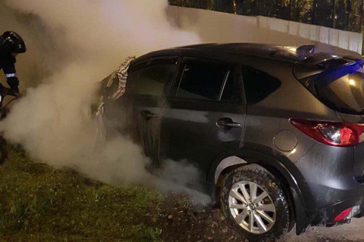 Горит мазда сх 7. Горит мазда сх 7. Горит автомобиль мазда. Сгорела мазда cx-5. Мазда сх9 не горит лампочка в кнопке аварийки.