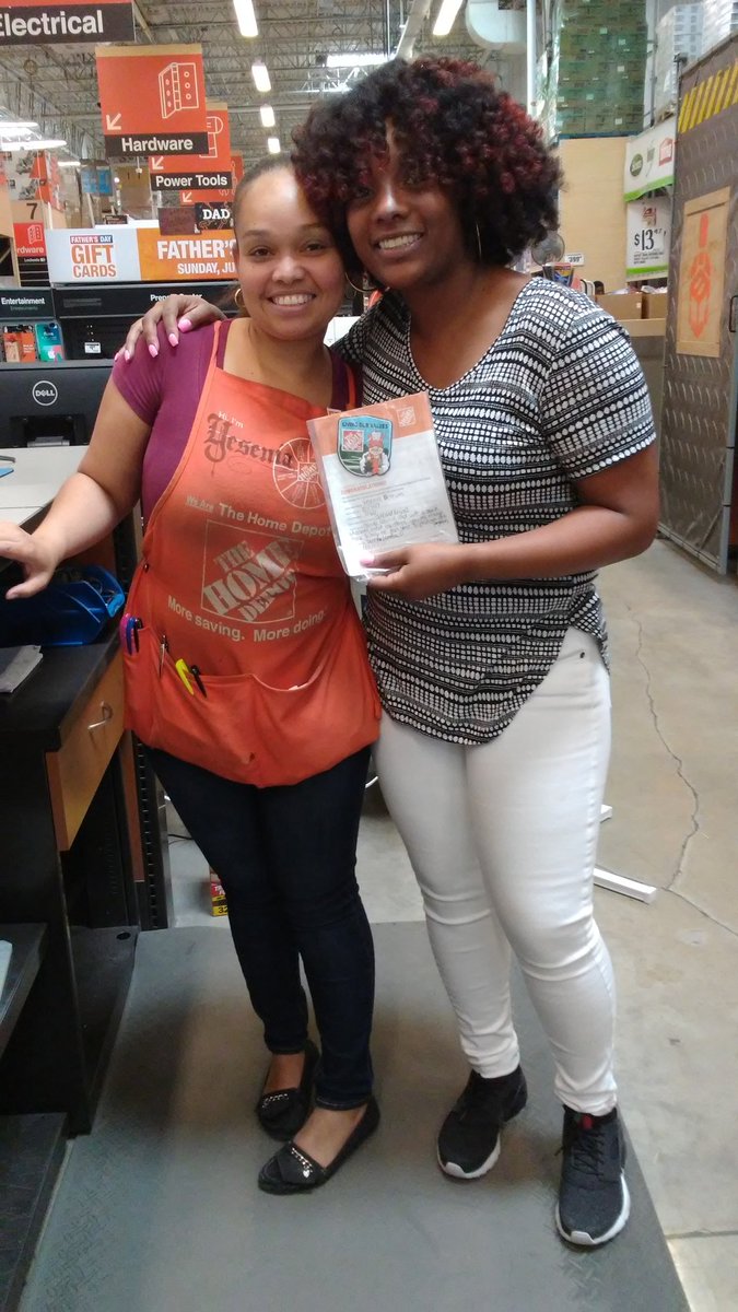 PinOakHD0566's tweet photo. My beautiful Denesha on the rt wantd to give Yesenia on the lft a homer badge unusual, but she said her peer deserved it for always helping. https://t.co/Gcm0byEXWx